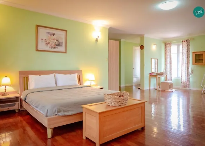 300M From Beach - Luxury Mediterranean Holiday House - Pets Welcome
