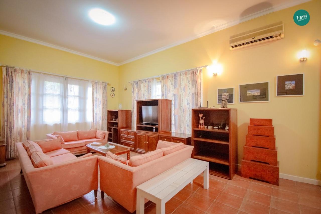 300m From - Luxury Mediterranean House - Pets Welcome
